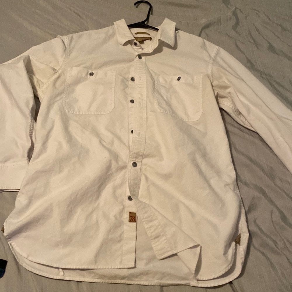 white button up, never been worn and it’s in great condition
